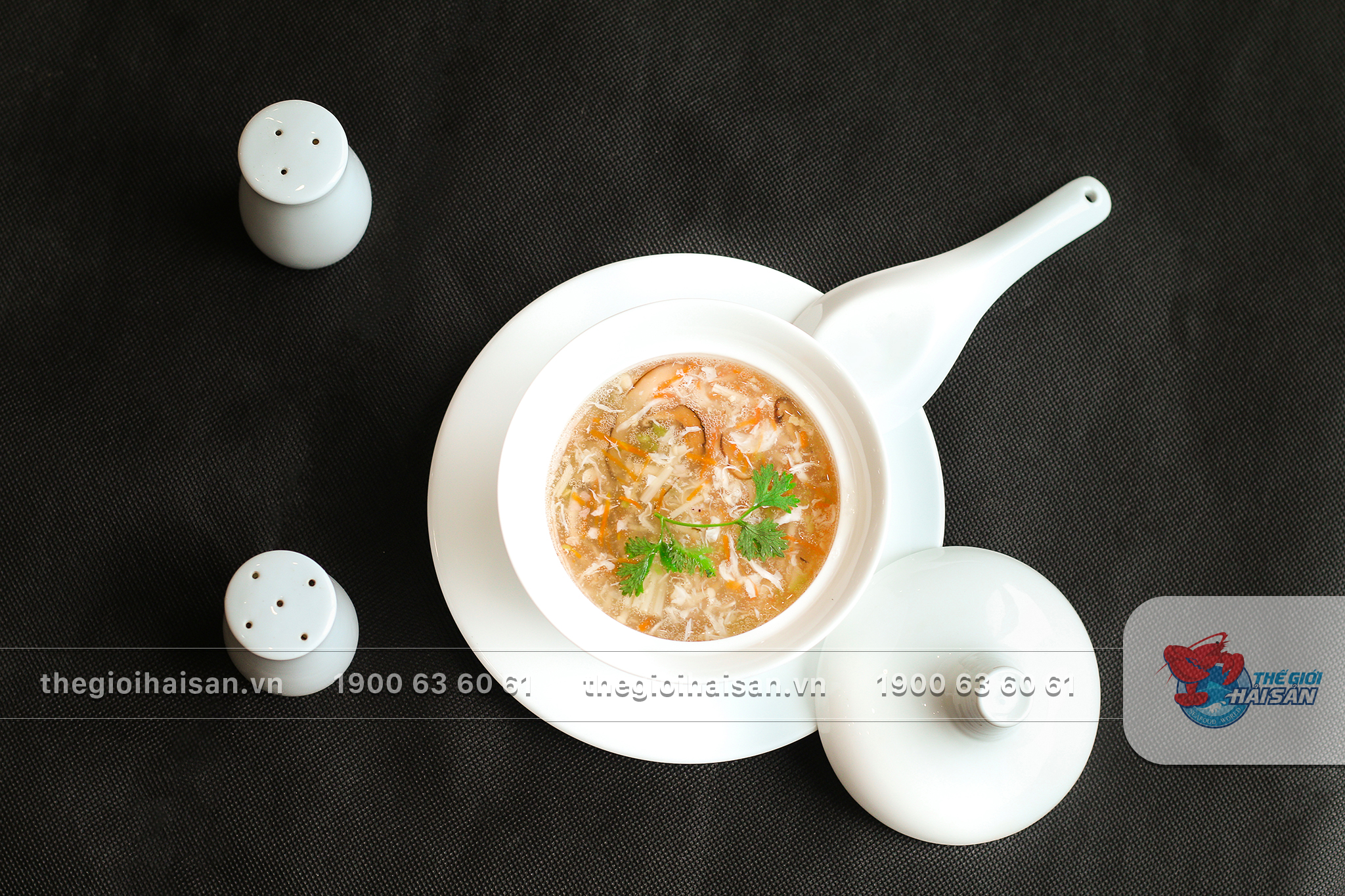Soup hải sản hấp dẫn cho tiệc nhà hàng tại Thế giới hải sản