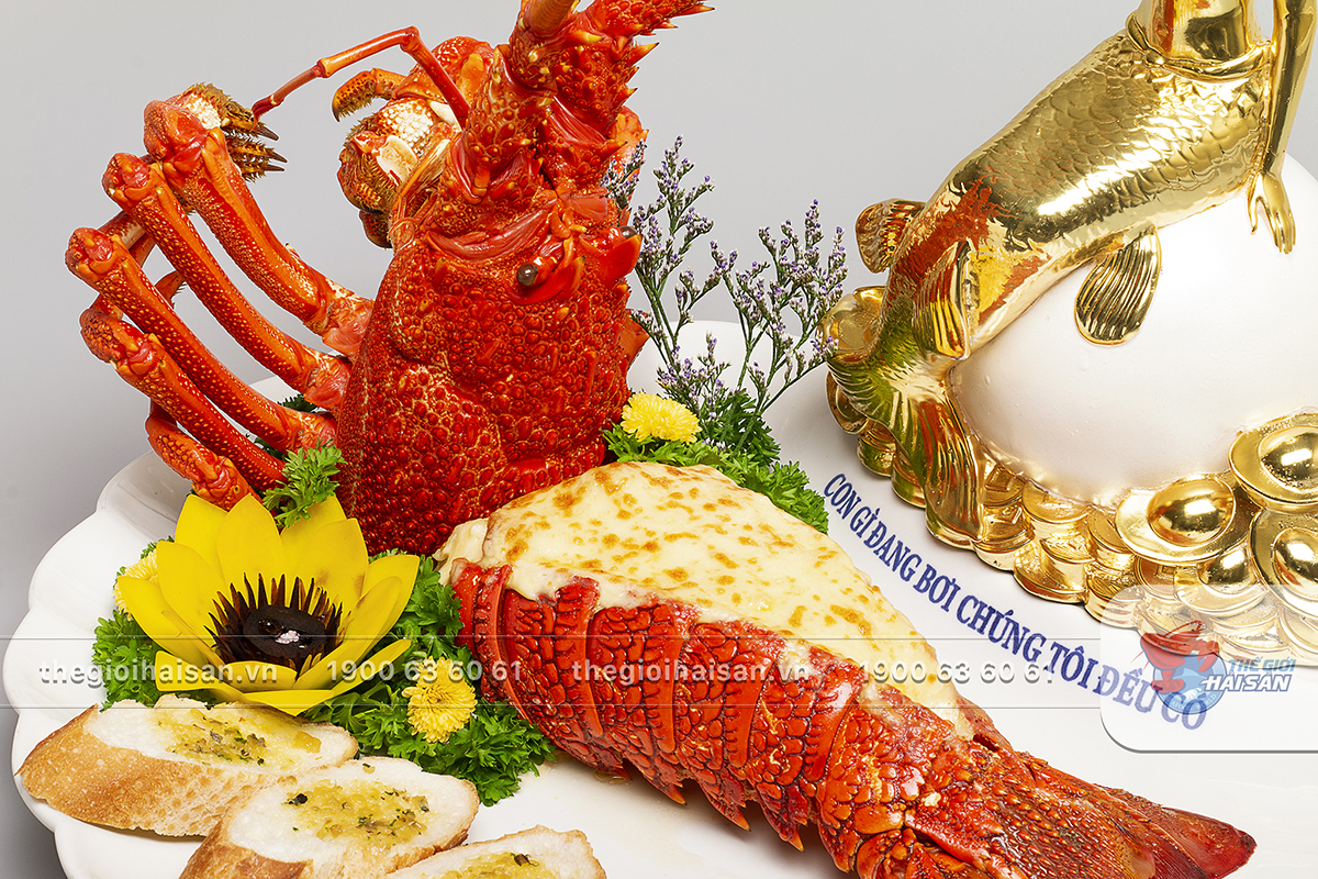 Australian lobster baked with cheese - a delicacy of Seafood World