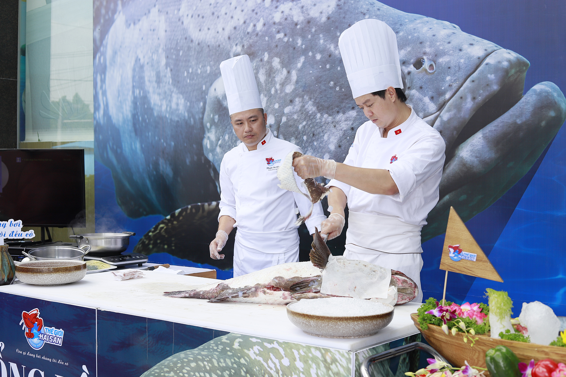 Đao pháp điệu nghệ của Chef Thế Giới Hải Sản