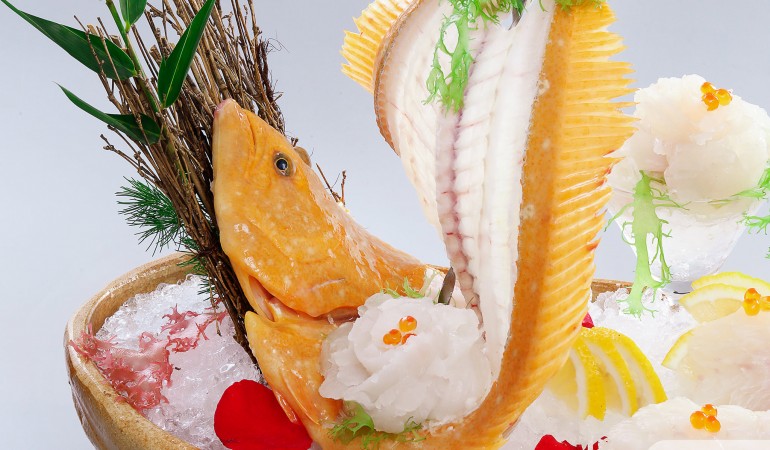 Sashimi cá bơn vàng tại Thế Giới Hải Sản