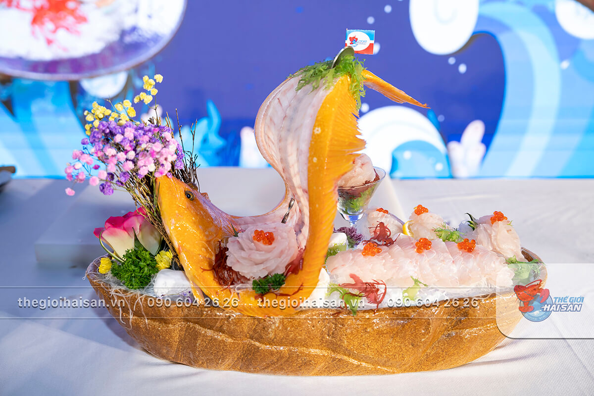 Sashimi Cá bơn vàng Jeju mang theo lời chúc thuận buồm xuôi gió, vạn sự thành công của thực khách