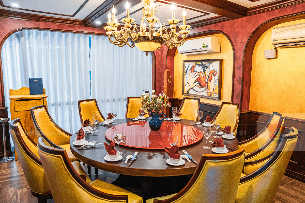 Không gian Thế Giới Hải Sản Trần Hưng Đạo