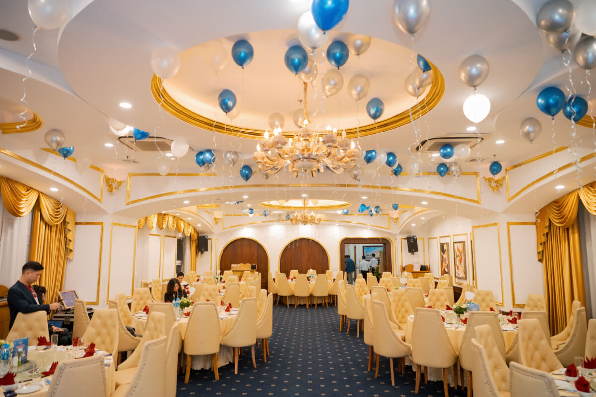 Thực khách được trải nghiệm ẩm thực hải sản cao cấp tại không gian sang trọng Thế Giới Hải Sản