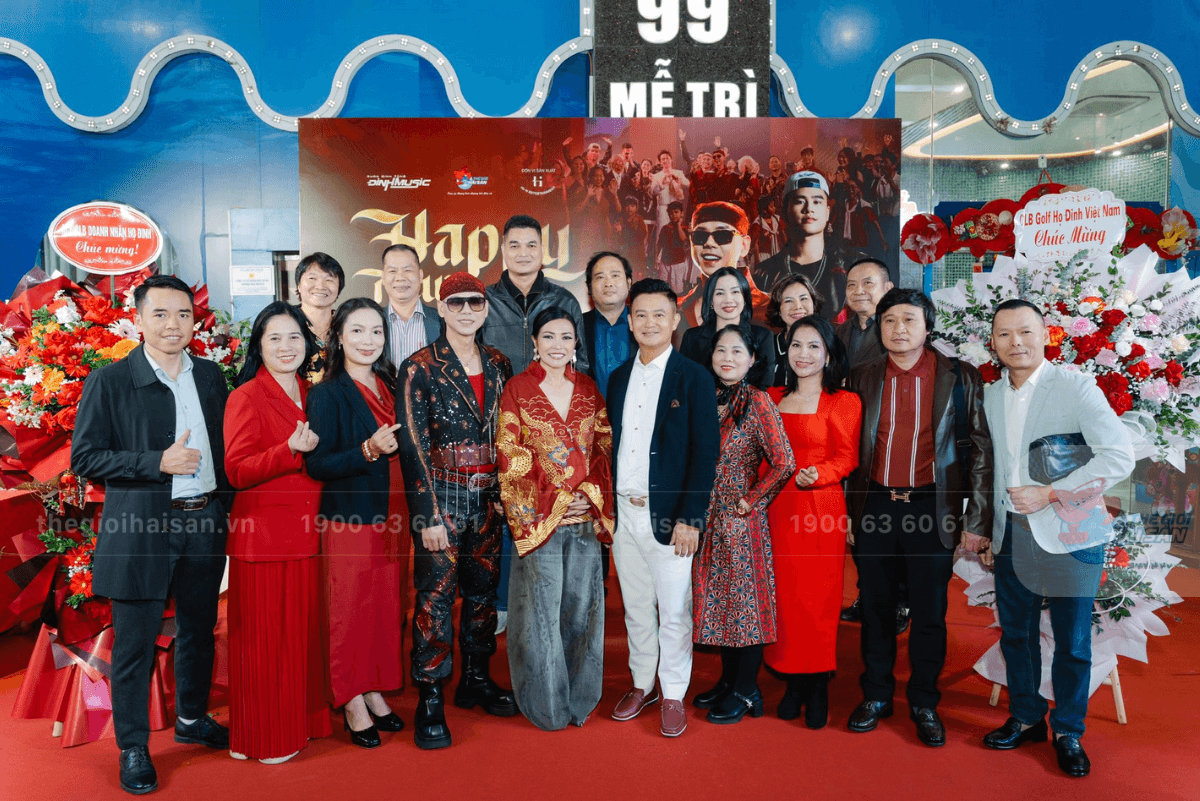 Tiệc ra mắt MV "Happy New Year" của ca sĩ Phan Đinh Tùng được tổ chức tại Thế Giới Hải Sản