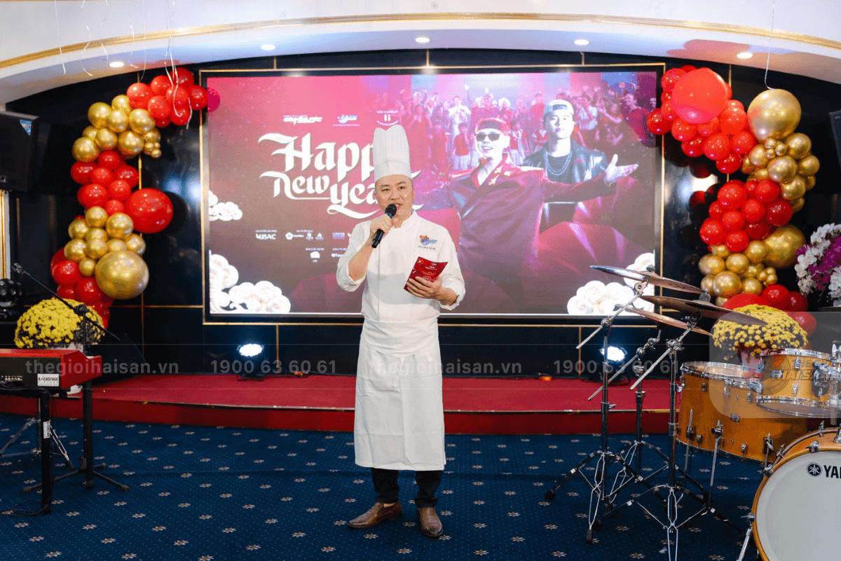 Chef Phạm Bá Hà - Bếp trưởng hệ thống Thế Giới Hải Sản giới thiệu về menu "Happy New Year"