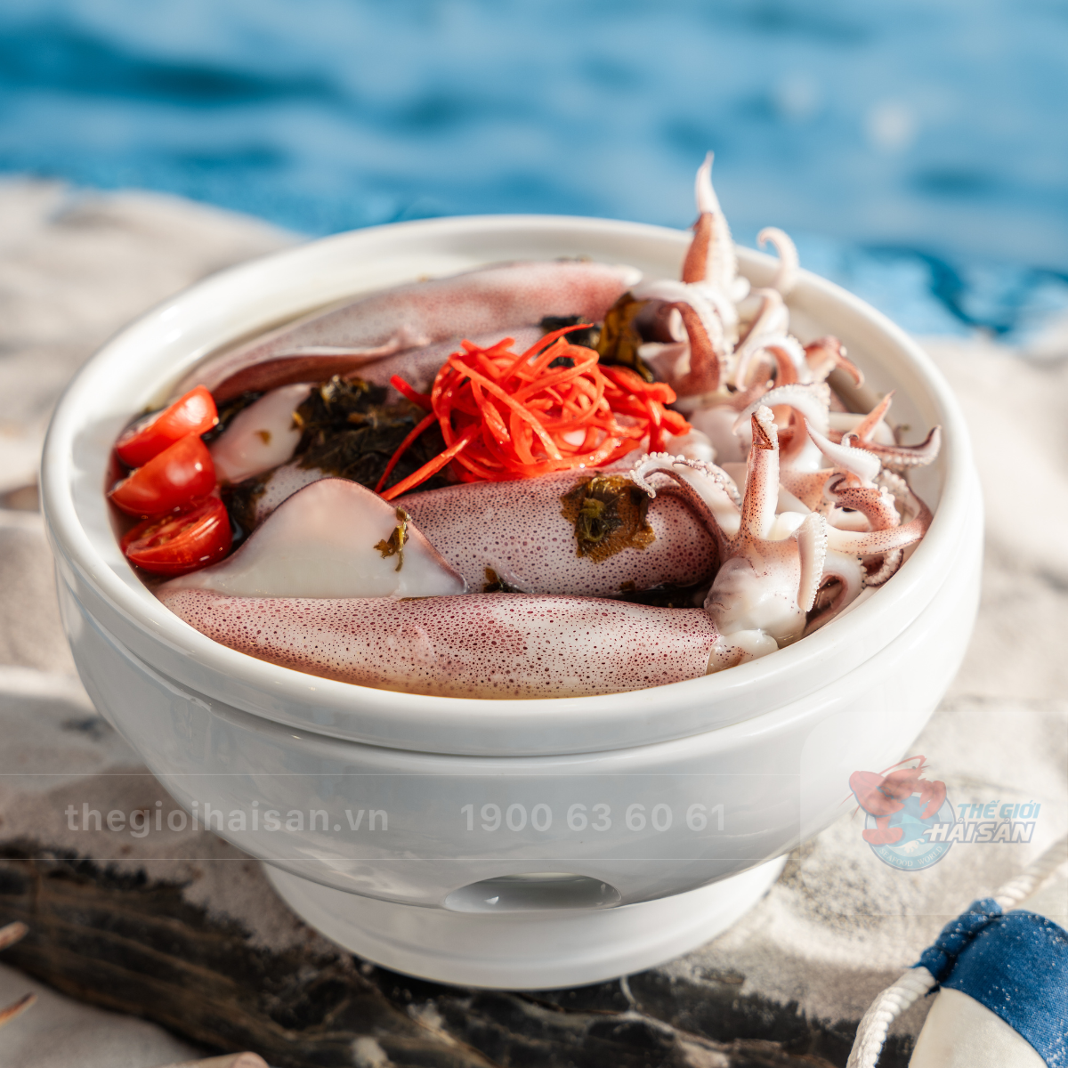 Mực ống Quảng Ninh nấu lá vông vang